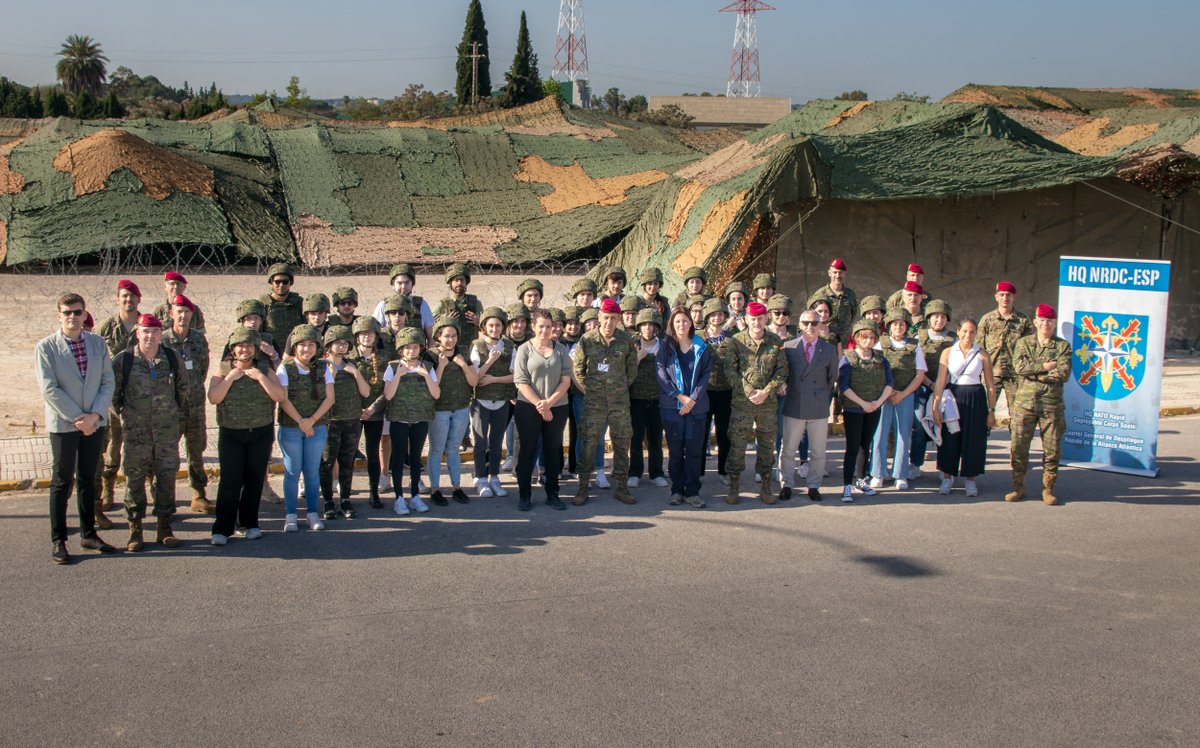 CGTAD_NRDC_ESP's tweet photo. Alumnos de la Universidad Católica de Valencia @UCV_svm  se han instruido en el @CGTAD_NRDC_ESP  de la #OTAN de Bétera en una situación de gestión y resolución de crisis en zona de operaciones
#SomosTúEjército #TwelveNationsOneTeam #WeAreNATO https://t.co/5sjrtETQRk
