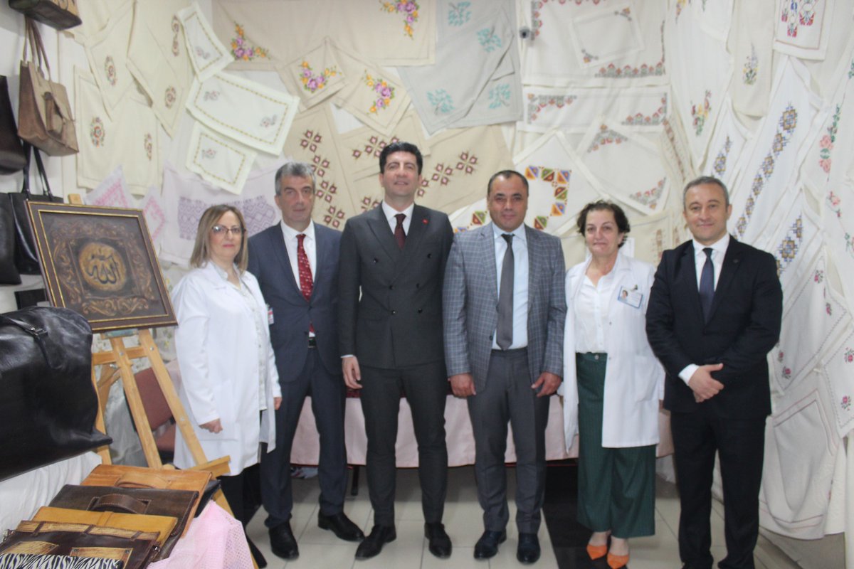 findiklimeb's tweet photo. Halk Eğitim Merkezimizin yıl sonu sergisi İl milli Eğitim Müdürümüz ,Kaymakamımız ve Belediye Başkanımızın katılımıyla segilendi https://t.co/9cQpydlVm0