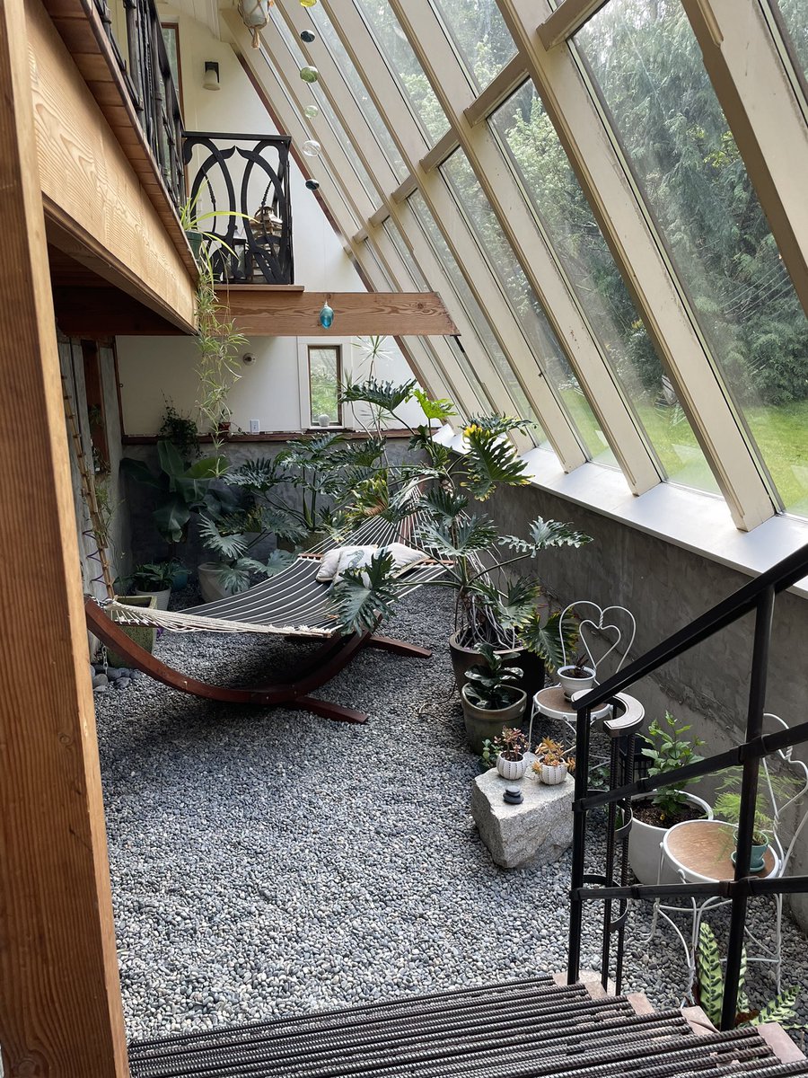 dev_penguin_'s tweet image. The dreamiest solarium, in Port Townsend, Washington.