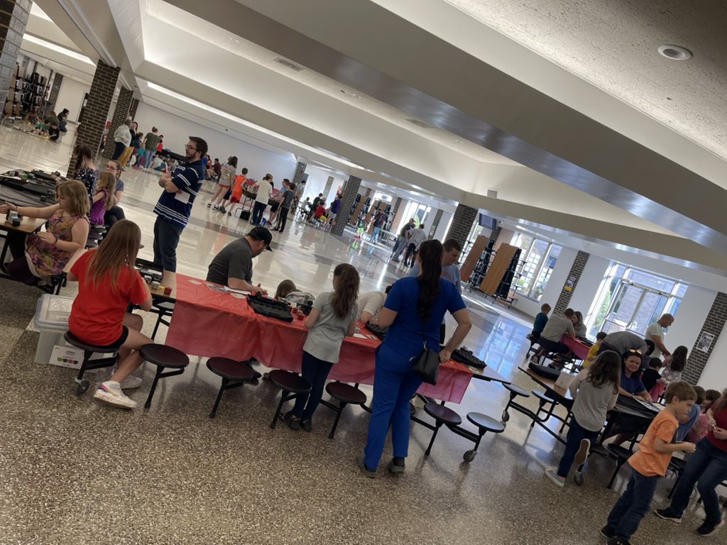 agehoffman's tweet photo. Last night’s STEAM into Fun event for @CambriaElem and @JacksonEl_CCSD    was a hit!  So many families engaged in STEM learning.  Thank you to all who came and volunteered! @RemakeDaysSCPA #STEM https://t.co/Olp9K9J6df