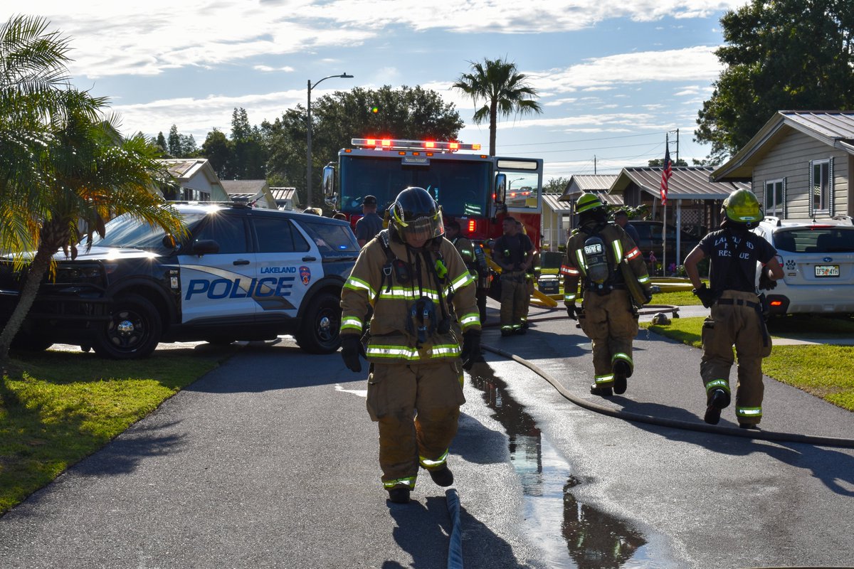 LakelandFD's tweet photo. #LFDMediaRelease | Lakeland firefighters respond to a structure fire at Heatherwood Village. Read more at https://t.co/38y5m082H0 https://t.co/pfHvSphMsC