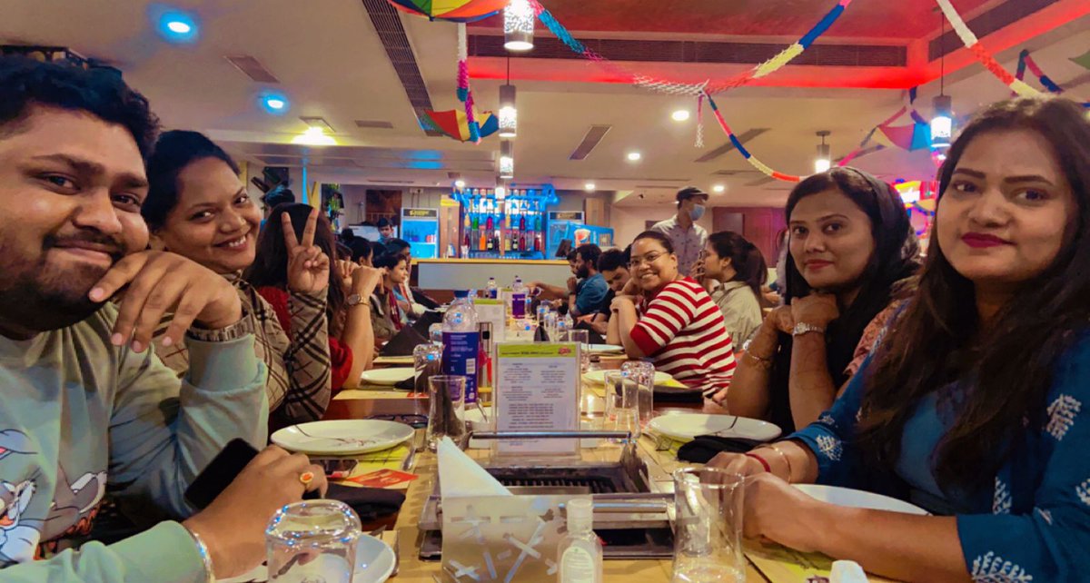 DrinkPrime's tweet photo. How do you know if a team dinner went well?🤔

You know it when you don’t get to see any pictures of food!🤤💖

#OfficeFun #OfficeFamily #Afterwork #DrinkPrimeTeam #LifeatDrinkPrime #OfficeDinner #Weekendvibes #DinnerColleagues #WorkDinner #Trending #DrinkSafe #DrinkPrime https://t.co/hikgTjMQ8R