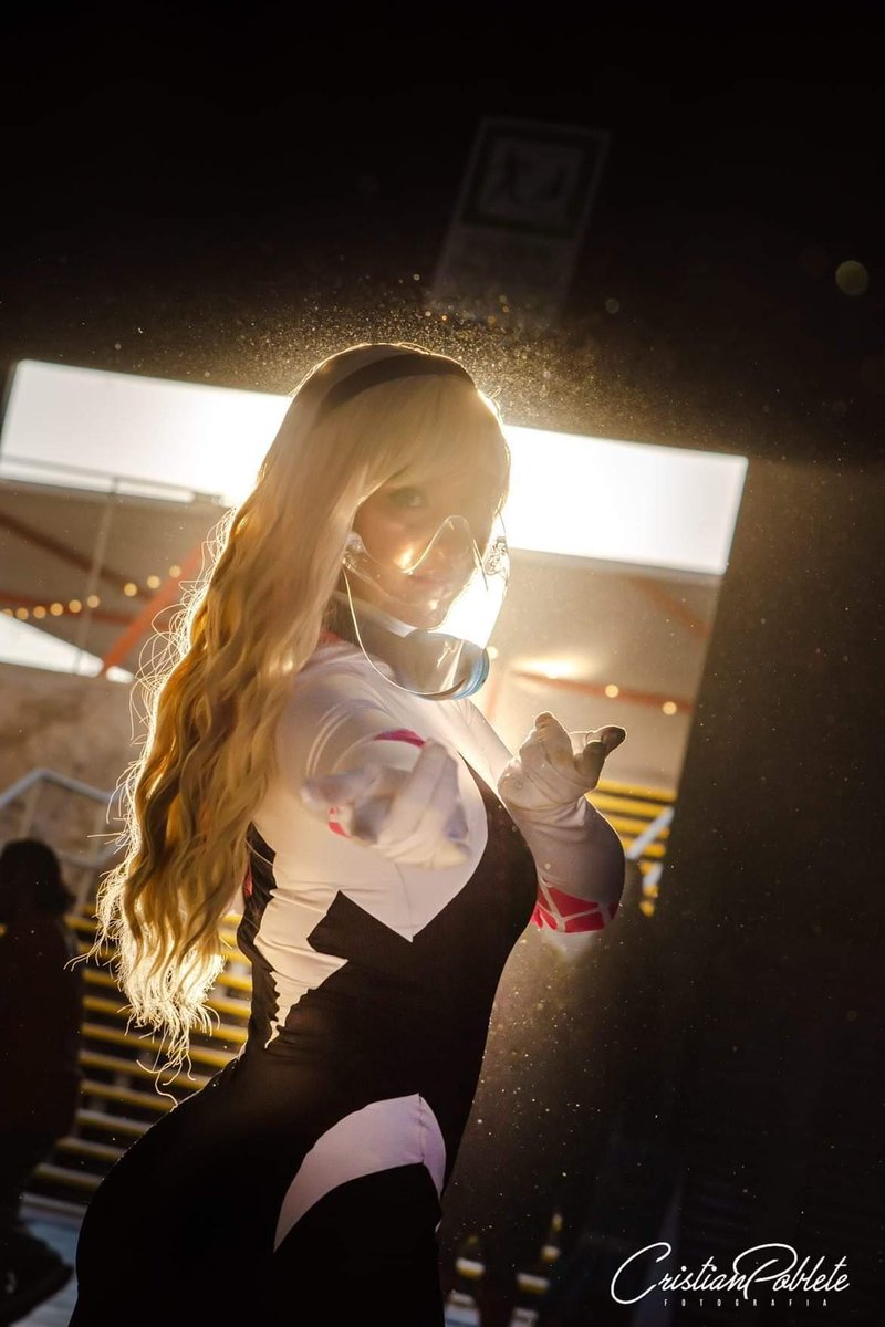 laurasonika's tweet photo. Por fin es viernes!!! ✨ 
Viernes de gwen stacy #SpiderGwen #comic #SpiderMan https://t.co/Ru2tdX2L7b