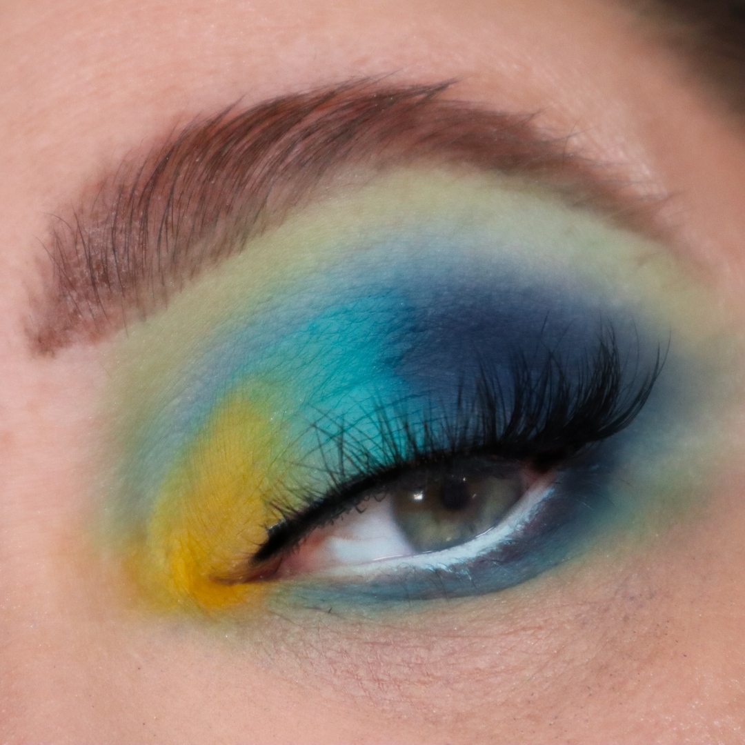 Nikki_Helena87's tweet photo. I´m trying out some Rival de loop and I have to say, this look was really fun to make!
#nikkihelena #makeup #makeupobsession #makeupproduct #colorfulmakeuplook #mua #muamafia #makeupaccount #rivaldeloop #bright #brightmakeup #colorfulmakeup #rivaldeloopmakeup https://t.co/97pqeFpVnk
