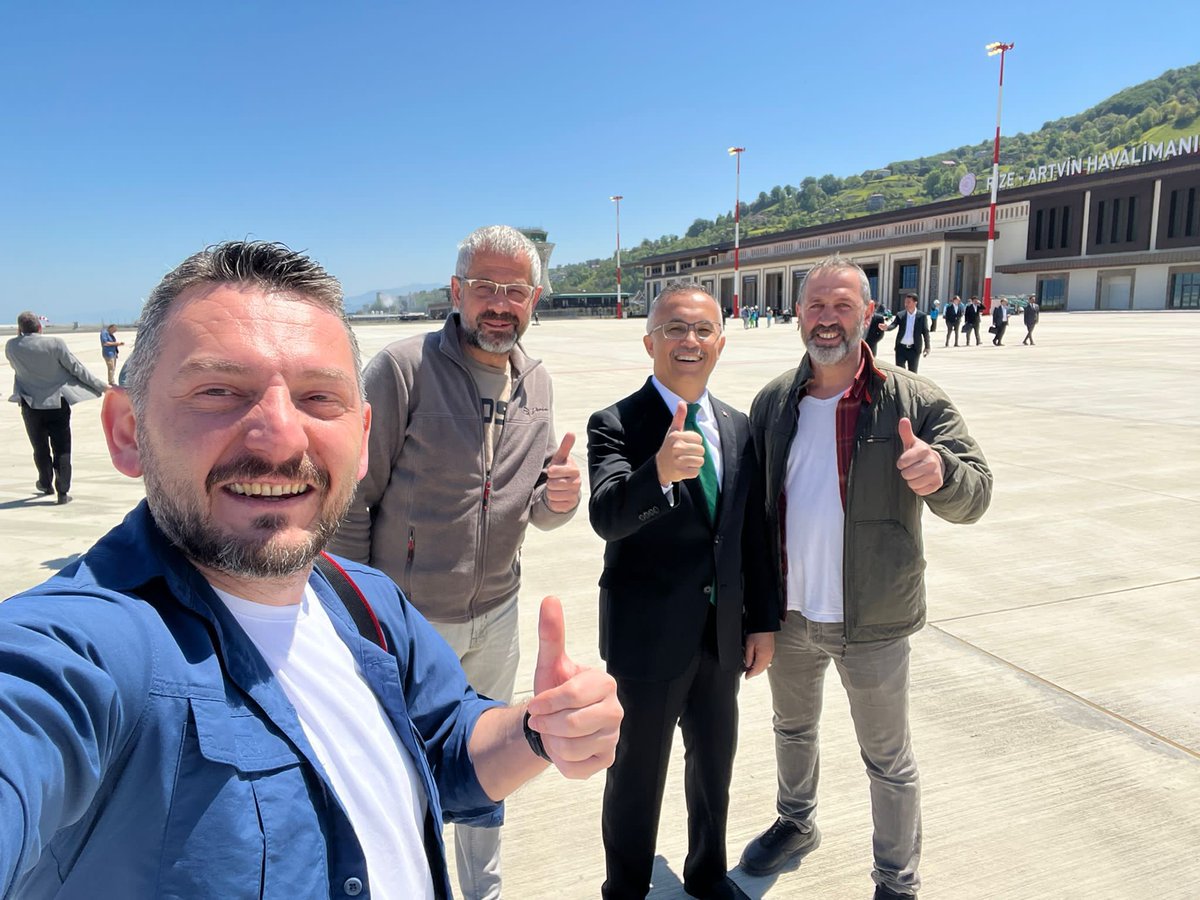 Eşsiz mimarisi, tasarımı, harika mühendisliği ile Türkiye’nin en güzel havalimanı uçmaya hazır✈️
Rize Valisi Kemal Ceber,Muhittin Sandıkçı, Aytekin Kalander ile apron hatırası.Rize Artvin küresel güç oldu. Kıskananlar çatlasın
<a href="/tcbestepe/">T.C. Cumhurbaşkanlığı</a>
<a href="/UABakanligi/">T.C. Ulaştırma ve Altyapı Bakanlığı</a>
<a href="/RizeVali/">T.C. Rize Valiliği</a> 
<a href="/artvinvaliligi/">T.C. Artvin Valiliği</a>