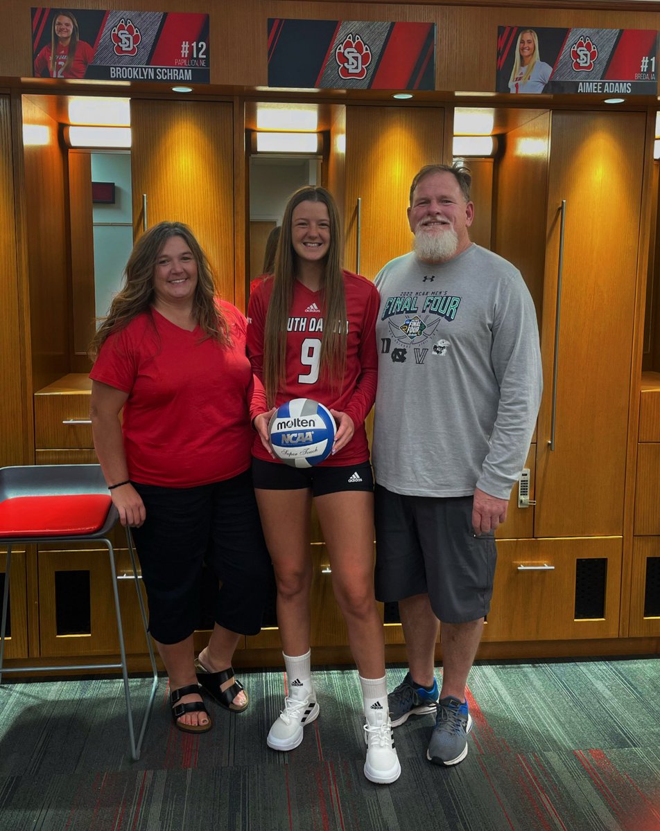 FarrisKamryn's tweet photo. I’m so excited to announce that I have committed to the University of South Dakota to continue my academic and athletic career! A HUGE thank you to all my coaches, family, and friends for supporting me and making this possible…can’t wait to start this next journey!

GO YOTES❤️❤️ https://t.co/if5DwGXFvO