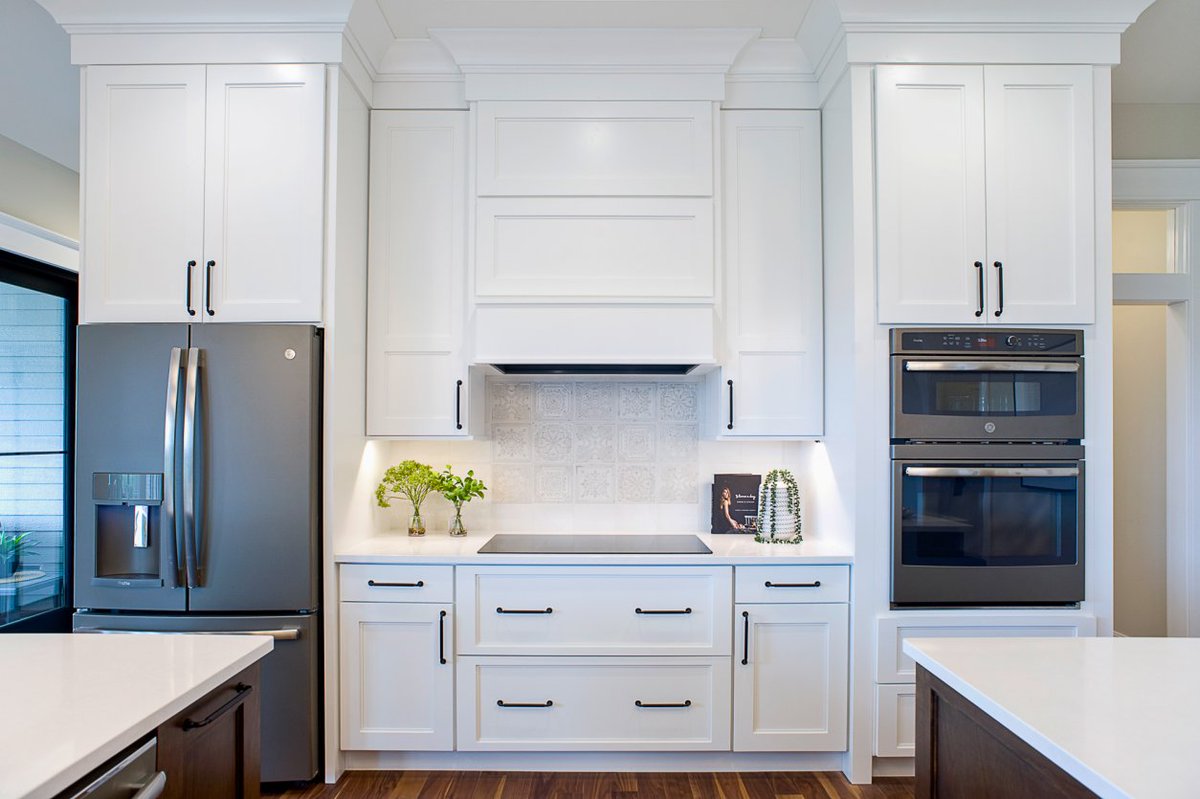 CK_KitchenBath's tweet photo. I like this one because of its symmetrical look!
Leave a comment with your opinion! 
.
.
.
#showplacecabinetry #homeremodel #doubleislands #kitchendesignideas #kitchendesign #createyourstylewithshowplace #southdakotabuilt https://t.co/TmiizBSCUd