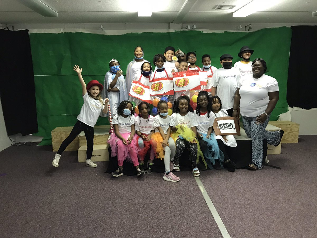 MrsGilmore6's tweet photo. Shout OUT! to Ms. Diamond Gaither @UNCGMSPS . The Candyland Production was Fabulous. I LOVE that all the students had an opportunity to showcase their talent! The kiddos were fantastic! So glad the parents were able to join us via zoom! https://t.co/3qOLTIxTMH