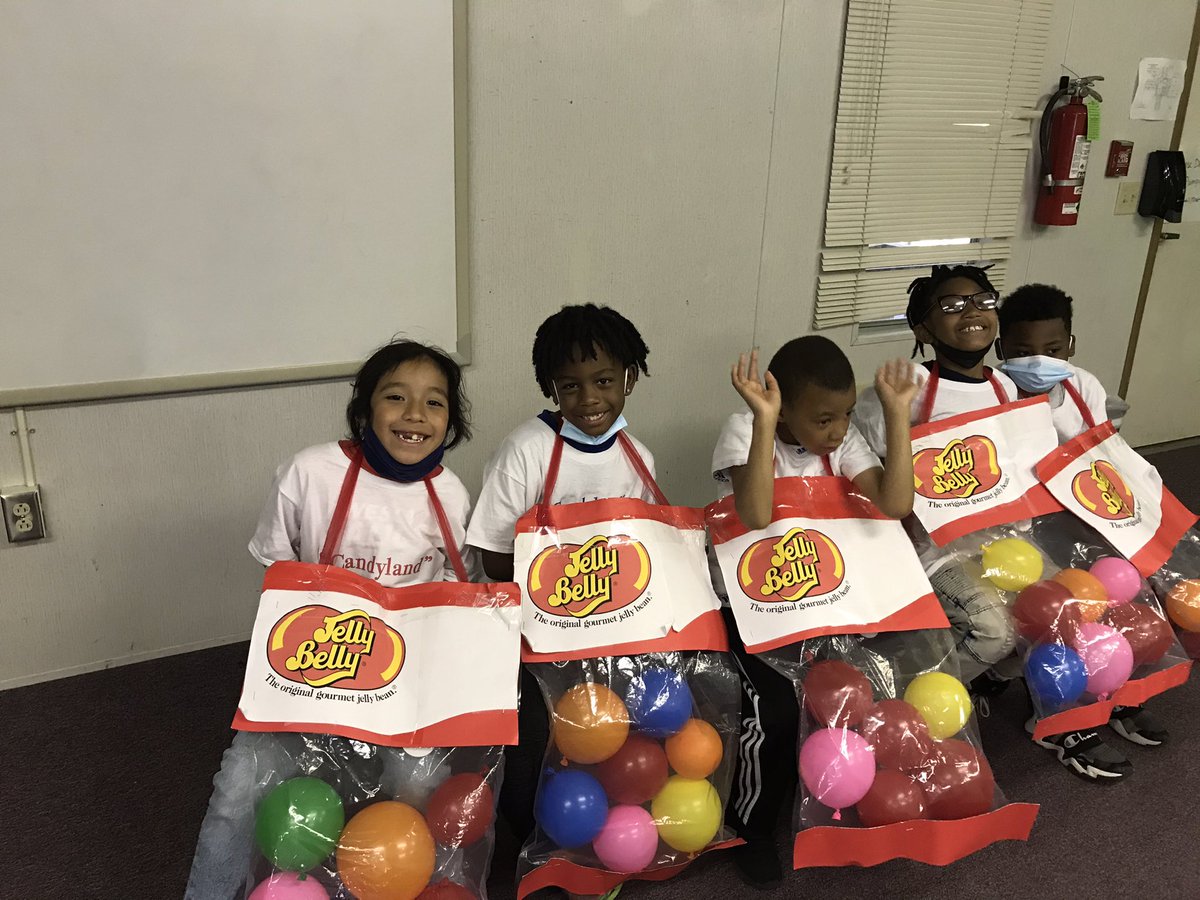 MrsGilmore6's tweet photo. Shout OUT! to Ms. Diamond Gaither @UNCGMSPS . The Candyland Production was Fabulous. I LOVE that all the students had an opportunity to showcase their talent! The kiddos were fantastic! So glad the parents were able to join us via zoom! https://t.co/3qOLTIxTMH