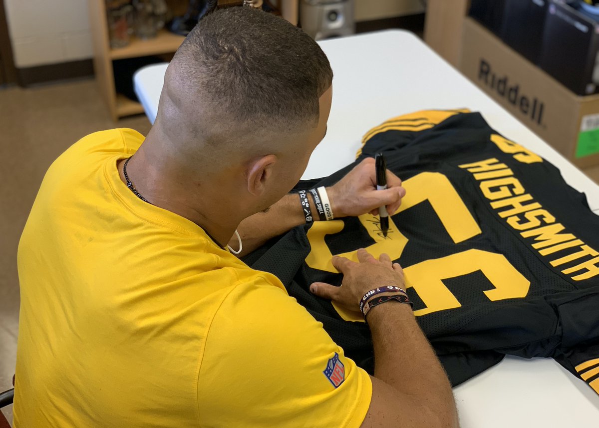 We're going to give an Alex Highsmith autographed jersey to someone who retweets this tweet and follows us!

We'll pick a winner on Monday 5/16!