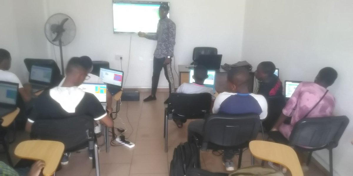FlyhubSolutions's tweet image. Day 2 of our Tech4kids bootcamp.
#Tech4kids
#Scratchbootcamp
#PH