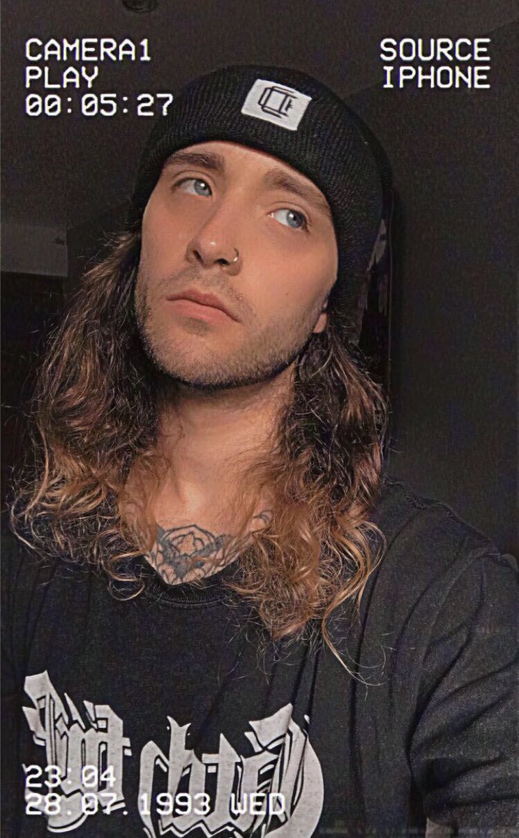 Stoneddaddy666's tweet photo. ⛓Beard be gone 😬 Thoughts?⛓ 

#altguy #menwithlonghair #poppunk #tattoos #emo #metal #fansly https://t.co/S90SDpZnXc