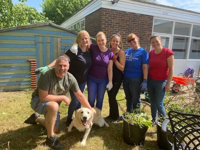 HertsMind's tweet image. Today our staff have been busy clearing the garden at our Watford wellbeing centre! 🌿 🌻 🌾 

Good job the weather has been lovely. Plus gardening is a great therepeutic activity for boosting mental health 💚 

Have a great weekend everyone 😊