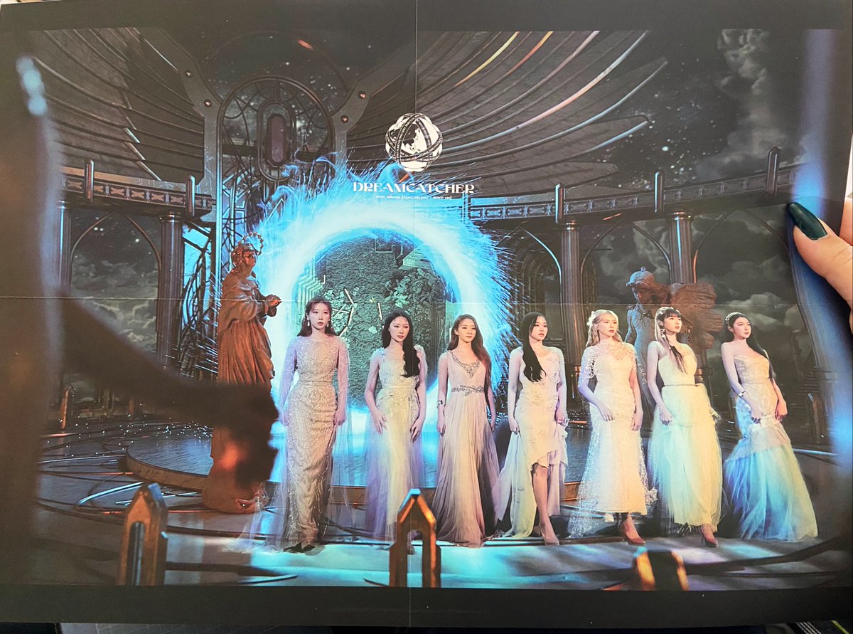 Lil_cubbie's tweet photo. I pre-ordered Dreamcatcherโs album long time ago and itโs finally in my hands ๐ฅฒ They all look gorgeous!
Dami, Yoohyeon and SuA pc though uwu ๐
#Dreamcatcher #apocalypse_save_us https://t.co/kYr06VMh3t