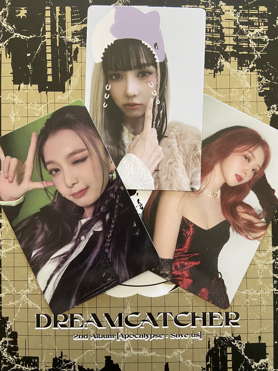 Lil_cubbie's tweet photo. I pre-ordered Dreamcatcherโs album long time ago and itโs finally in my hands ๐ฅฒ They all look gorgeous!
Dami, Yoohyeon and SuA pc though uwu ๐
#Dreamcatcher #apocalypse_save_us https://t.co/kYr06VMh3t