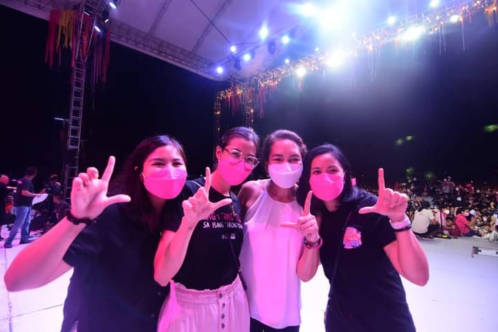 _kimsyyyy's tweet photo. Senri with the Robredo's Sisters
Love you all
#Lrns https://t.co/IwWhYMqktW