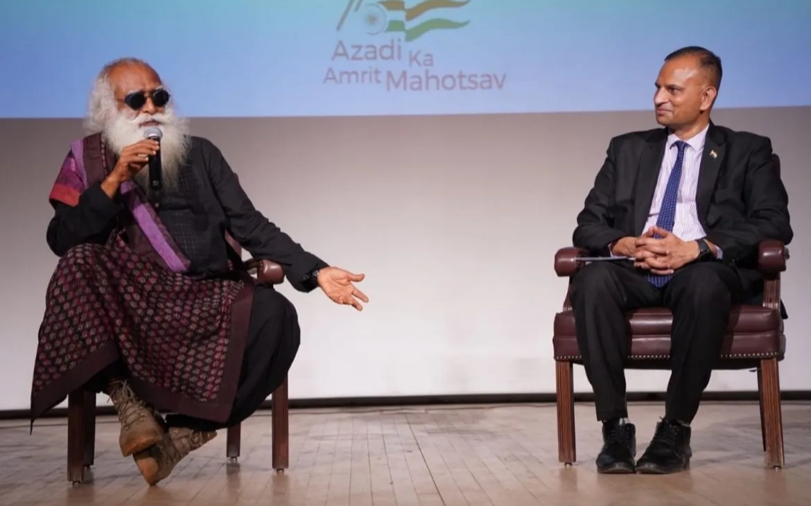 DQliving's tweet photo. #InsideDQ On May 12th, @IndianEmbRiyadh organized a Distinguished Speaker Series event in which @SadhguruJV, founder of the nonprofit organization @ishafoundation, talked about the Save Soil movement and its relevance in Saudi Arabia. https://t.co/mpgrhQjVtn
@cpsavesoil https://t.co/EsJNLxvplS