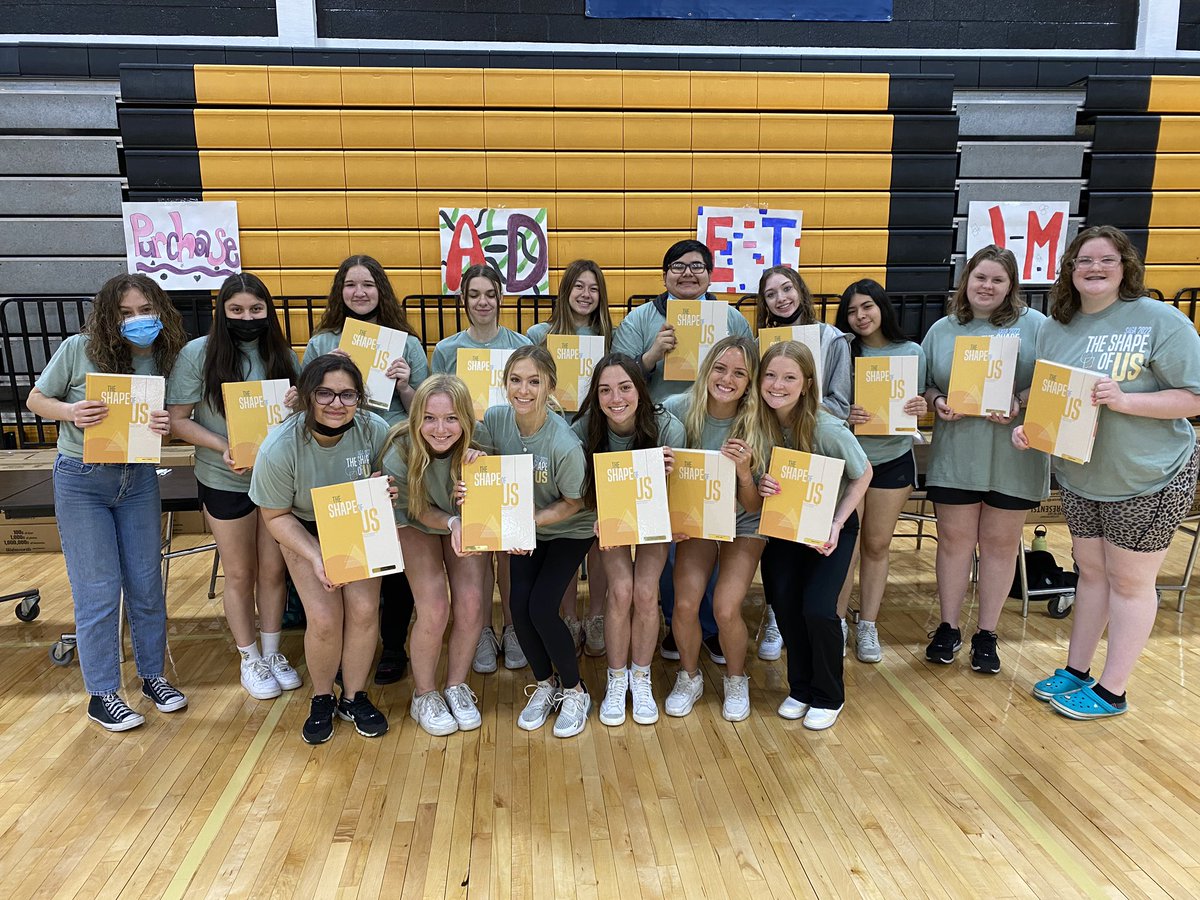 amybrinn's tweet photo. Yearbook day! 💛🖤 #WestIsBest https://t.co/VOct27CbRw