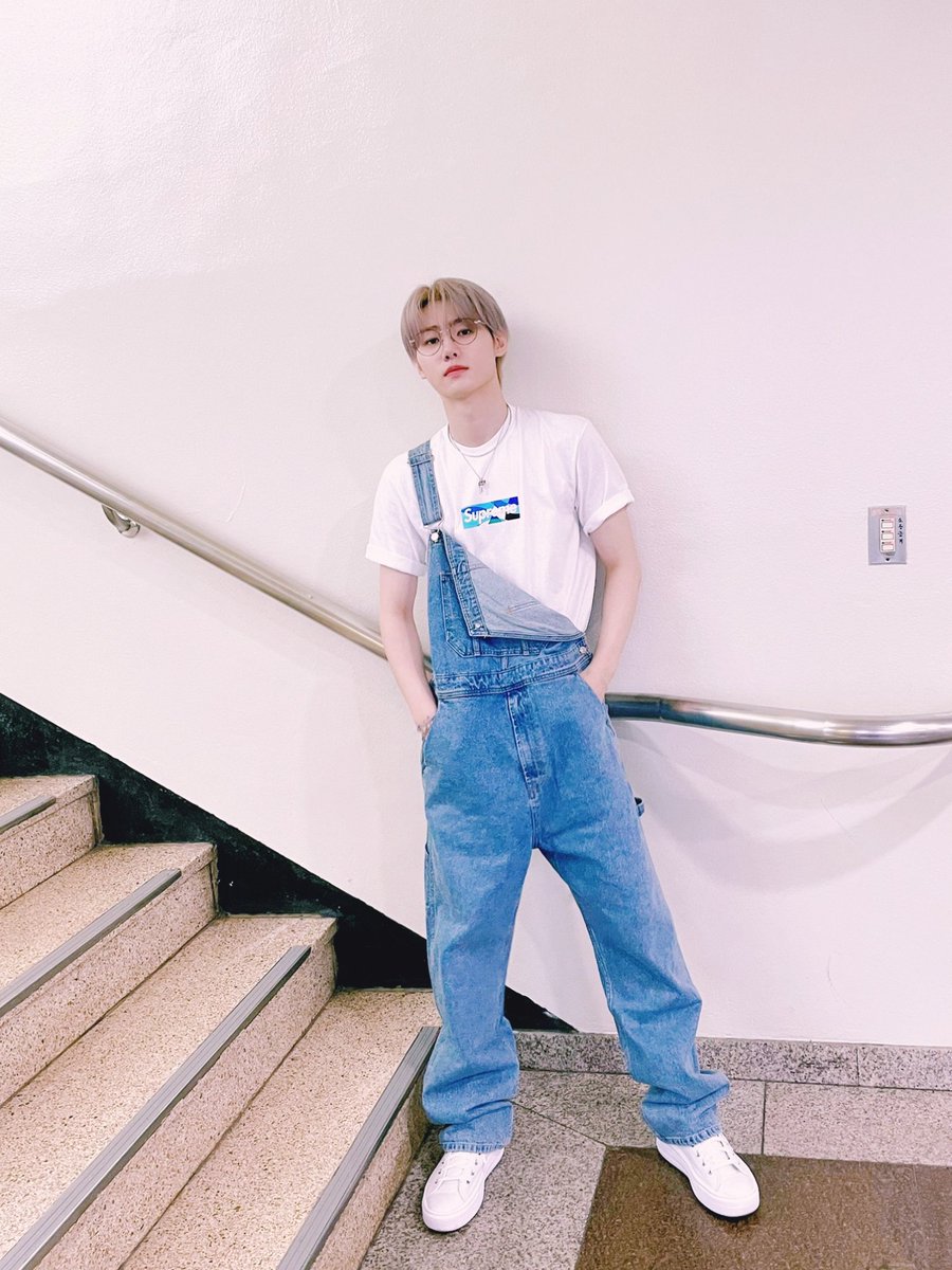 ENHATEEZ_'s tweet photo. in overalls 💙🤍

#SUNGHOON #YEOSANG https://t.co/RBEoOjAjq1