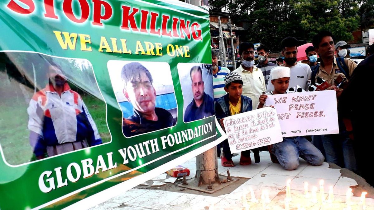 SagrikaKissu's tweet photo. Kashmiri (Muslims) in Baramulla carried out a candle march on the killing of Rahul Bhat. https://t.co/3WqUsW6wMm