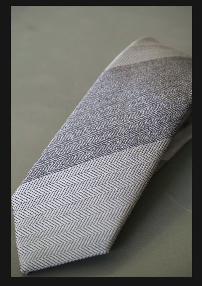 autumn3969's tweet photo. ようやくお渡し出来たお祝いの品
やっぱ富士吉田のネクタイでしょ👔
と、渡小織物さんのTORAWをチョイス
喜んで頂けました。
プレゼントなので画像がなくホームページのを拝借🙏
実物は本当に素敵なものでした☺️
#富士吉田
#ハタオリマチ
#渡小織物
#TORAW https://t.co/BjR3p1KQiu