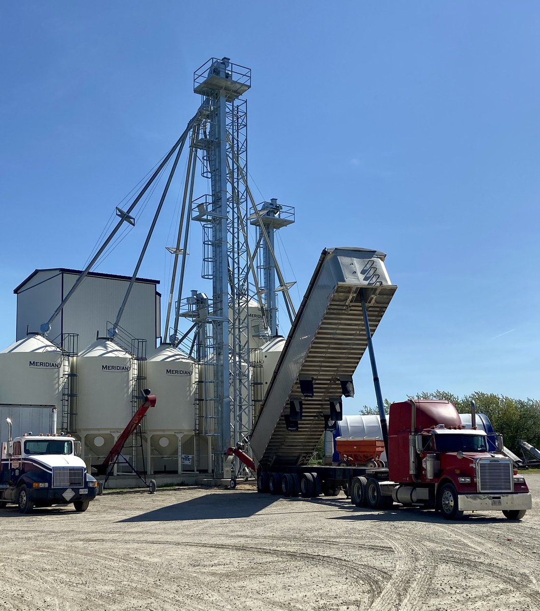 BWAgromart's tweet photo. BULK SOYBEAN SEED coming in from Syngenta (S10R2). 🌱👌
•
•
•
#BluewaterAgromart #OnAg #Syngenta #Spring2022 #Plant22 #ReadyToPlant @Syngenta https://t.co/pBWahBACLe