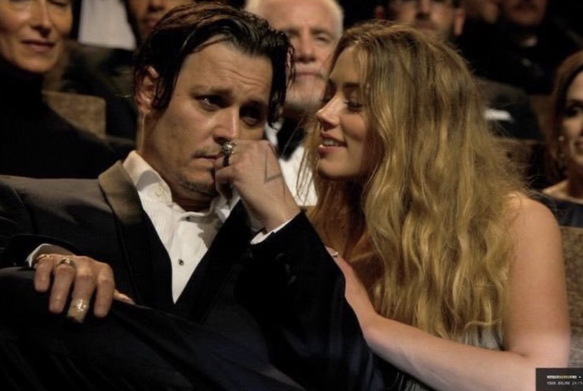 A picture worth 50M words! Johnny was in pure hell!
It’s clear who was the abused and who was the controlling abuser 😵‍💫😬😒#JusticeForJohnnyDepp #AmberHeardIsAnAbuser