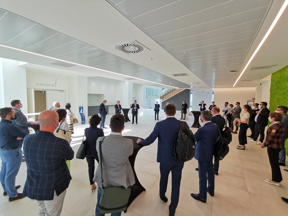 ConfindustriaBG's tweet photo. Ecco alcuni scatti dall'evento "Bergamo e Trento: un ecosistema per l’innovazione nel settore dell’edilizia e delle costruzioni" che abbiamo organizzato insieme a #Edinnova, @ConfindustriaTN e @Habi_tech. Un momento di condivisione importante. Buona serata! https://t.co/sVw87aGqQW