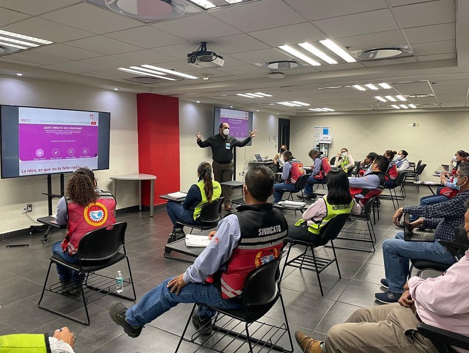 gustavoediazg's tweet photo. Conversamos con delegados sindicales y personal de Recursos Humanos de la empresa #magnaformex estamos trabajando juntos para darle mejor servicio a sus trabajadores. @Infonavit #Coahuila https://t.co/VQWxL9mdn7
