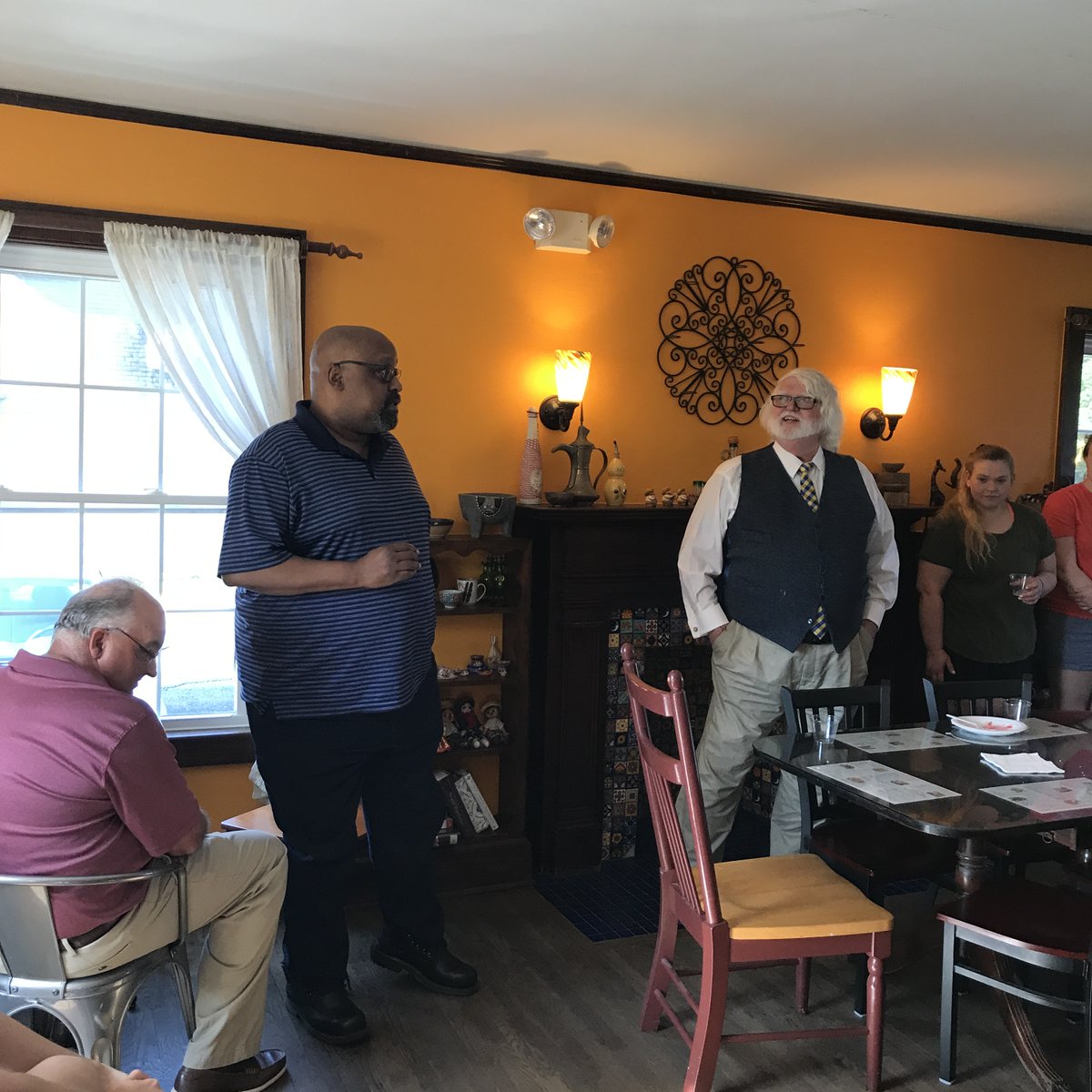 MurrayStateHist's tweet photo. The History Department hosted a reception to recognize Dr. Mulligan who is retiring. Current &amp; retired colleagues, alumni &amp; current students all gathered to show appreciation for Dr. Mulligan &amp; his contribution to the department over the years.  #WeAreRacers https://t.co/MpjZjbsYne