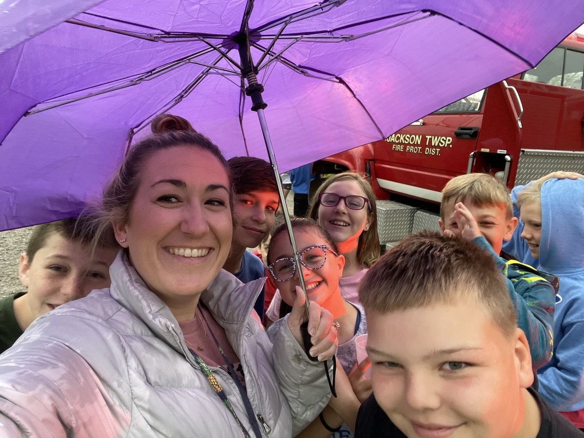 NEN5thgrade's tweet photo. Great career day, @NEN_Counselor! It was a little wet, but we enjoyed it! https://t.co/qDND1kBmey