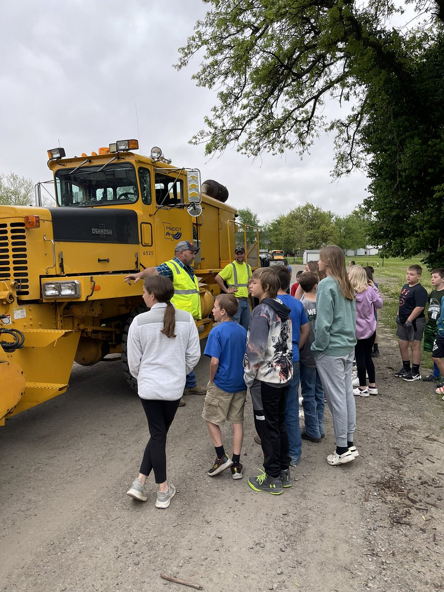 NEN5thgrade's tweet photo. Great career day, @NEN_Counselor! It was a little wet, but we enjoyed it! https://t.co/qDND1kBmey