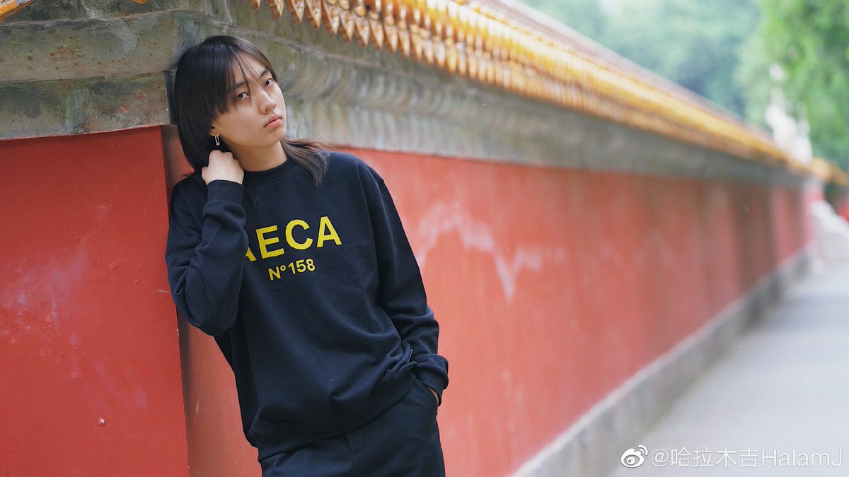 napphonographTH's tweet photo. #Halamuji Weibo Update 20220513
สำหรับผม ช่วงต้นฤดูร้อนคือช่วงเวลาที่สบายที่สุด แค่ได้อยู่กับเพื่อนๆ ฟังเพลง แล้วก็กินเบียร์สักขวดก็รู้สึกดีที่สุดแล้ว ตอนนี้ต้นฤดูร้อนวนกลับมาอีกครั้ง หวังว่ามันจะยังคงสวยงามและกระตือรือร้น เรามาใช้ช่วงเวลาฤดูร้อนไปด้วยกันนะ
(2) https://t.co/NbVRLiVsFQ