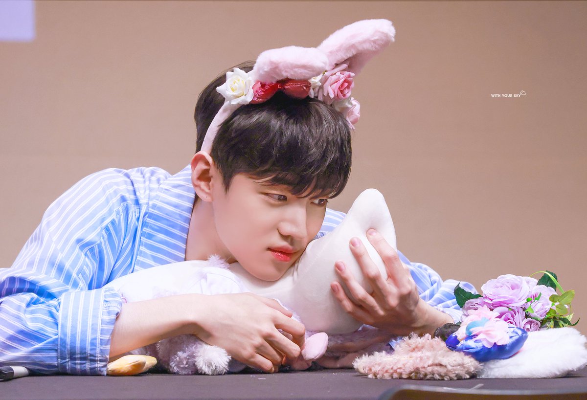 with_your_sky's tweet photo. 220513  원더월 대면팬싸 
[HQ]

아련열매 먹은 재짱이

#재찬 #박재찬 #JAECHAN #DKZ https://t.co/JQEgI5i4Ng