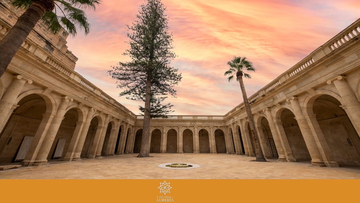 Si estas buscando un lugar paradisíaco y con historia no puedes elegir mejor sitio que #Almeria su majestuosa #Catedral y sus preciosas playas hacen de #Almeria un lugar de ensueño.
¡Ven a descubrir la #catedralalmeria, no te arrepentirás!