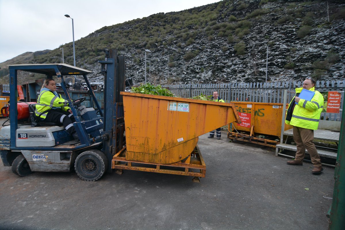 Fydd Bobbi yn pasio ei phrawf forklift? Pennod ola rybish heno am 9.00y.h. Gobeithio i chi fwynhau'r gyfres, a diolch am wylio !