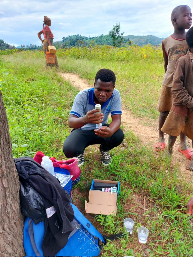 OlivierNihimba's tweet photo. When I say "cool young people determined to challenge the status quo using social innovation", I mean #Water4Dev Team 😎

#GivingBack #cleanwaterforall #Burundi 

📸: @Water4Dev https://t.co/2PywPXM3FZ
