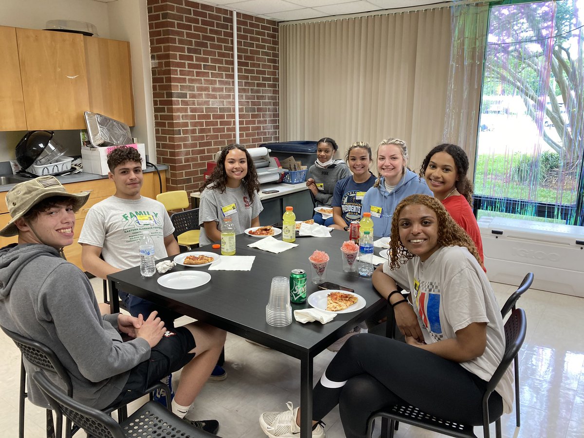HRE_lion_cubs's tweet photo. A big thank you to @SAHS_Patriots and @eah_eagles for sharing your student leaders with us today! Our Ss have had an amazing field day experience with your support! #SAallday #EAallday #ittakesavillage @ABSSPublic https://t.co/HUhIQbdNu0