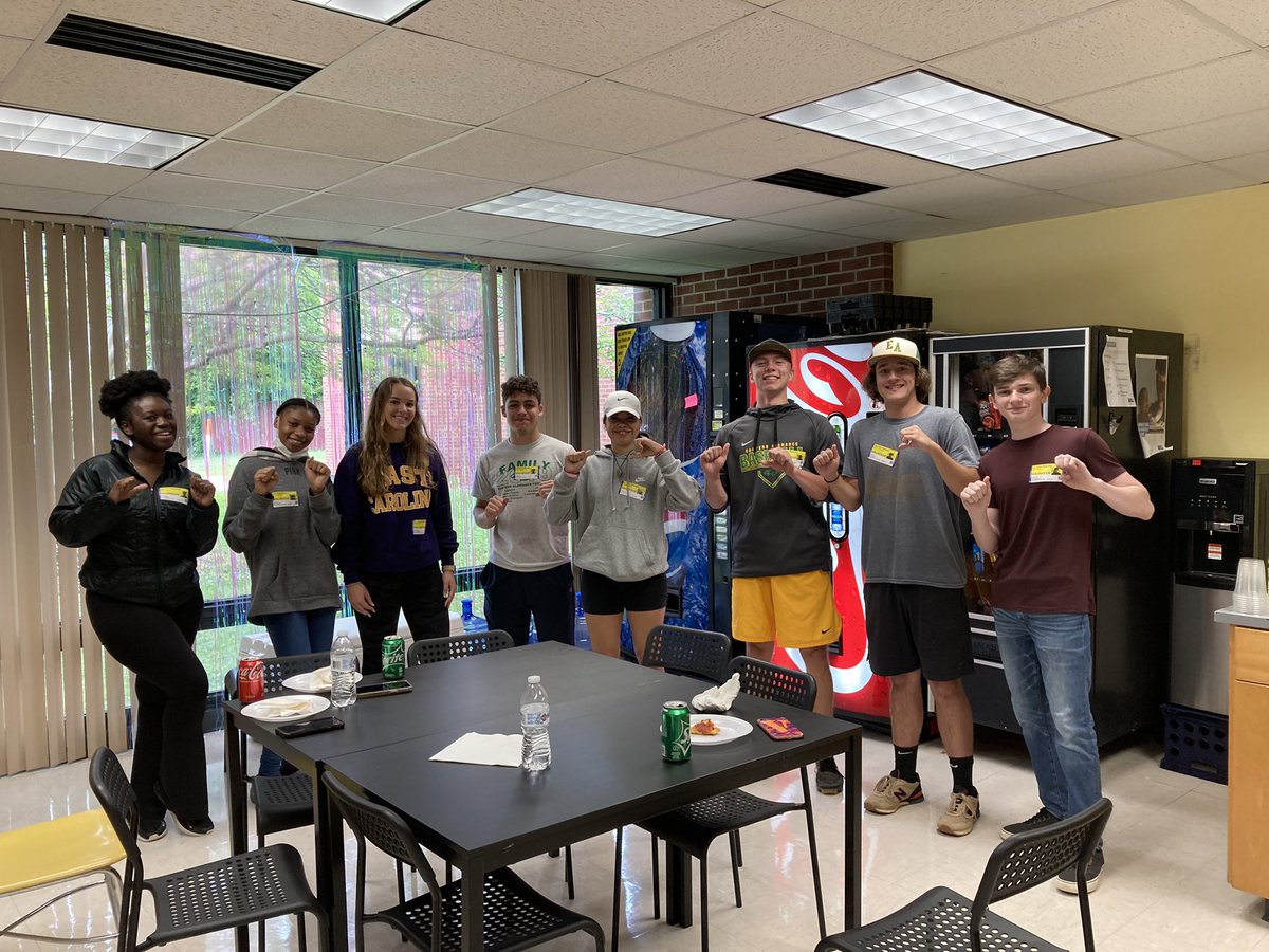 HRE_lion_cubs's tweet photo. A big thank you to @SAHS_Patriots and @eah_eagles for sharing your student leaders with us today! Our Ss have had an amazing field day experience with your support! #SAallday #EAallday #ittakesavillage @ABSSPublic https://t.co/HUhIQbdNu0