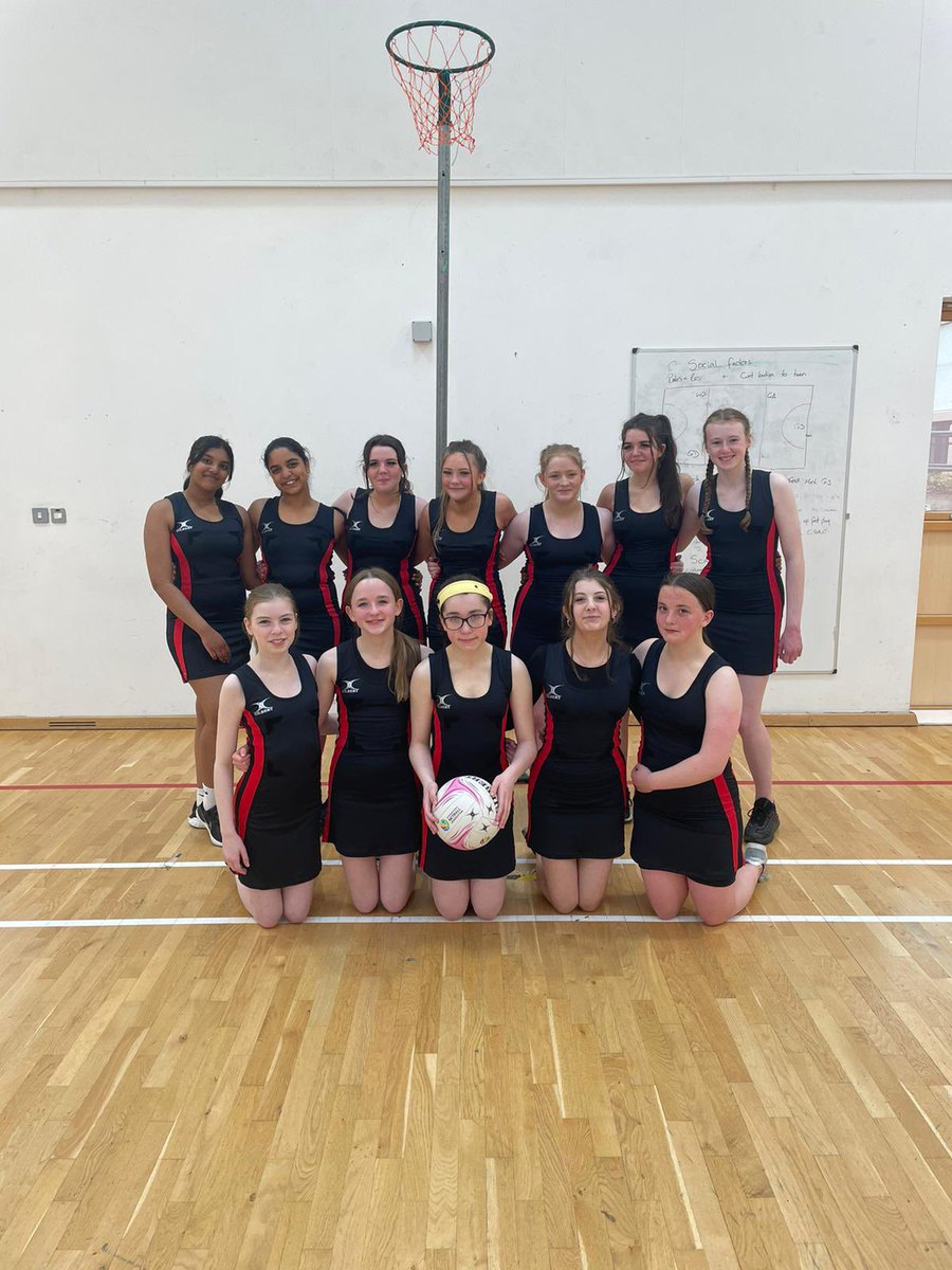 First game for our S1/2 Netball team and we came out THIRD 🥉 Girls had a great afternoon and thank you to everyone that took part! @WestCalderHigh