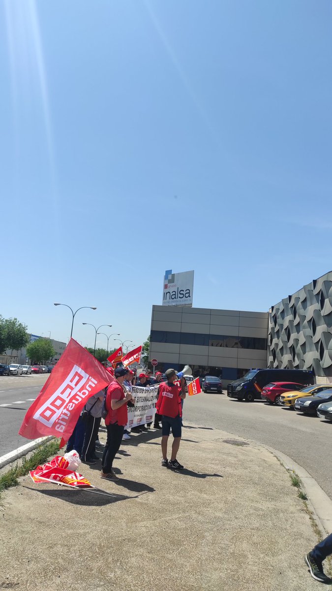 cehohi's tweet photo. Día 13 d mayo, estamos en la puerta d
#Inalsa solo la sección sindical d @FIccooAragon denunciando k la #externalizacion es fraude laboral y empeora las condiciones laborales d 19 #trabajadorxs subrogados d forma irregular. El resto el comité trabajando. https://t.co/cexMfBLfKA