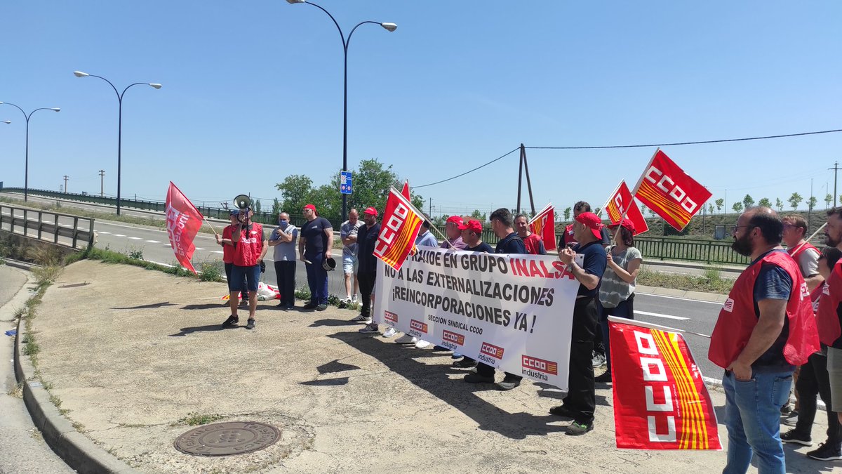 cehohi's tweet photo. Día 13 d mayo, estamos en la puerta d
#Inalsa solo la sección sindical d @FIccooAragon denunciando k la #externalizacion es fraude laboral y empeora las condiciones laborales d 19 #trabajadorxs subrogados d forma irregular. El resto el comité trabajando. https://t.co/cexMfBLfKA
