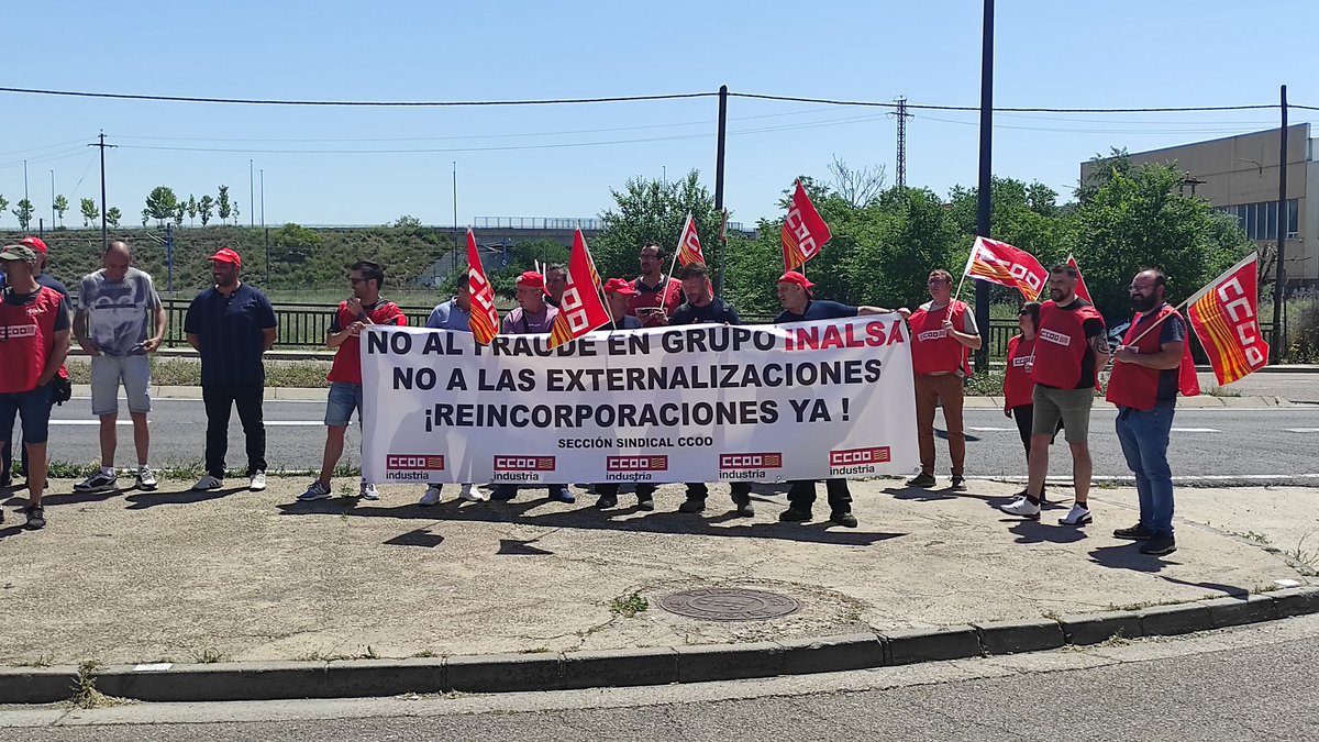 cehohi's tweet photo. Día 13 d mayo, estamos en la puerta d
#Inalsa solo la sección sindical d @FIccooAragon denunciando k la #externalizacion es fraude laboral y empeora las condiciones laborales d 19 #trabajadorxs subrogados d forma irregular. El resto el comité trabajando. https://t.co/cexMfBLfKA
