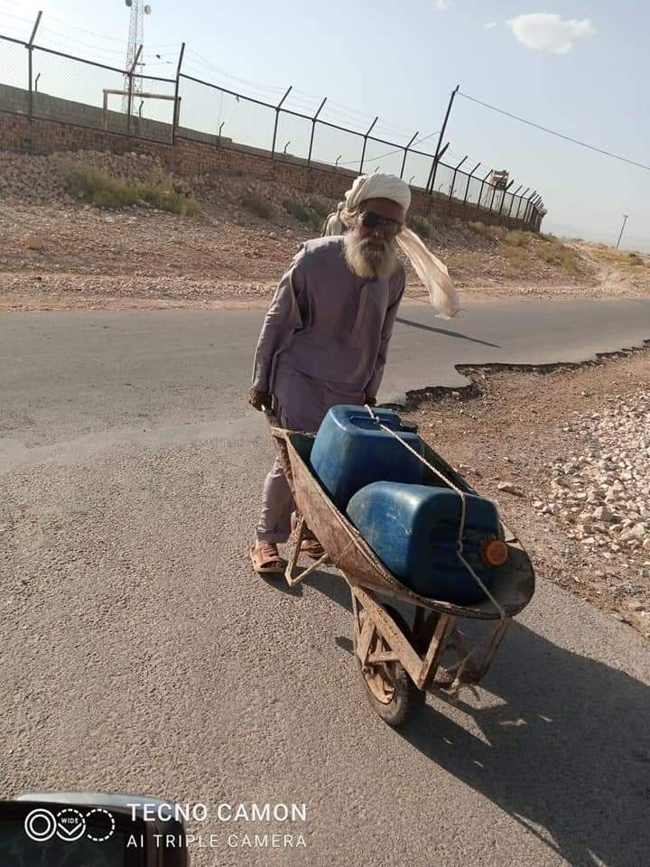 Pirkoh with rest of the Dera Bugti needs water, people and animals are starving and dying from the shortage. Pirkoh needs immediate attention 
#PirKohKoPaniDo 
#پیرکوہ_کو_پانئ_دو