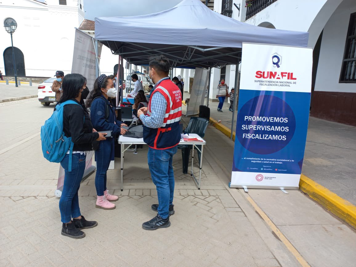 SunafilPeru's tweet photo. 📍#SUNAFILEnRegiones:
✅ Junto a #DRTPE - #Amazonas, #DIREPRO y la Municipalidad Provincial de #Chachapoyas brindamos orientación a los trabajadores y empleadores sobre el mejor cumplimiento de las normas sociolaborales y de seguridad y salud en el trabajo. https://t.co/x0V3QEa7Fb
