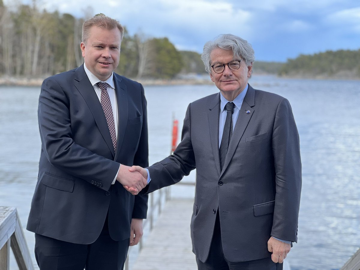 Thierry Breton (@thierrybreton) on Twitter photo 27 years after joining 🇪🇺, Finland is about to take another historic step #NATO
Strong #defence alliances require a strong European defence.
Review of 🇫🇮 troops and important discussion on military situation & operational capabilities with Defence Minister <a href="/anttikaikkonen/">Antti Kaikkonen</a>. 27 years after joining 🇪🇺, Finland is about to take another historic step #NATO
Strong #defence alliances require a strong European defence.
Review of 🇫🇮 troops and important discussion on military situation & operational capabilities with Defence Minister <a href="/anttikaikkonen/">Antti Kaikkonen</a>.