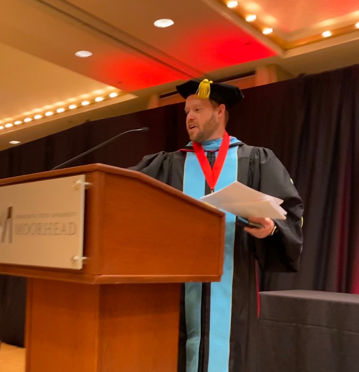 🖤❤️ Our MC, Dr. Andrew Burklund, is ready to go!! 🤩 #MSUM2022 <a href="/MSUMGradStudies/">MSUM Grad Studies</a>