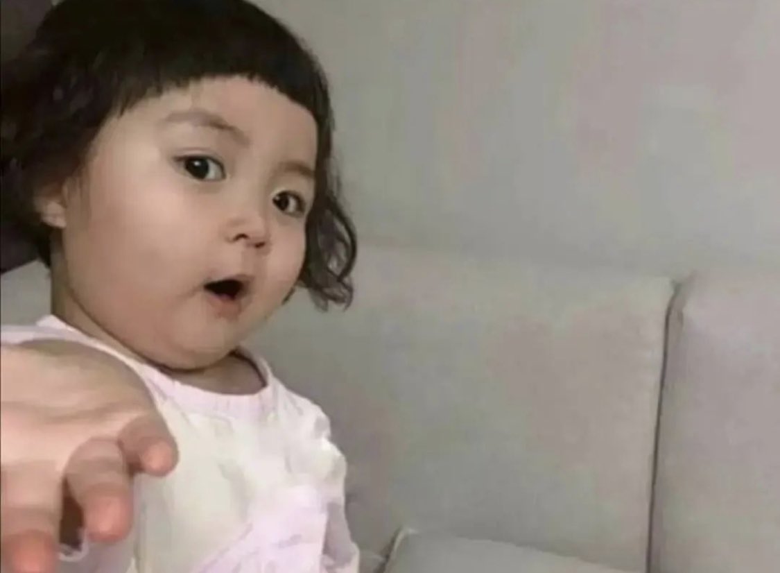 *Suena el celular de mi amorcito*

Yo inmediatamente: a ver quien nos mandó mensaje