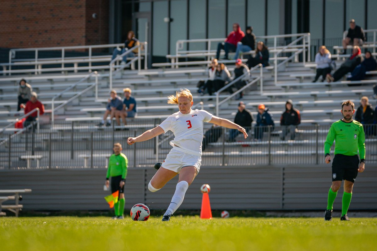 IlliniSoccer's tweet photo. 𝙆𝙞𝙘𝙠𝙞𝙣𝙜 our way into summer! Finished another semester strong. 💪

#Illini 🔶⚽️🔷 https://t.co/Rkt39hxpjA