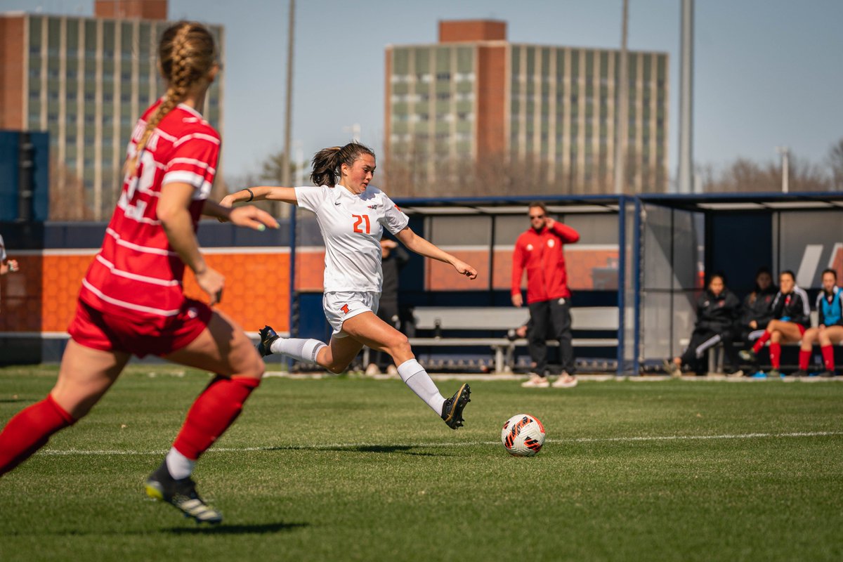 IlliniSoccer's tweet photo. 𝙆𝙞𝙘𝙠𝙞𝙣𝙜 our way into summer! Finished another semester strong. 💪

#Illini 🔶⚽️🔷 https://t.co/Rkt39hxpjA